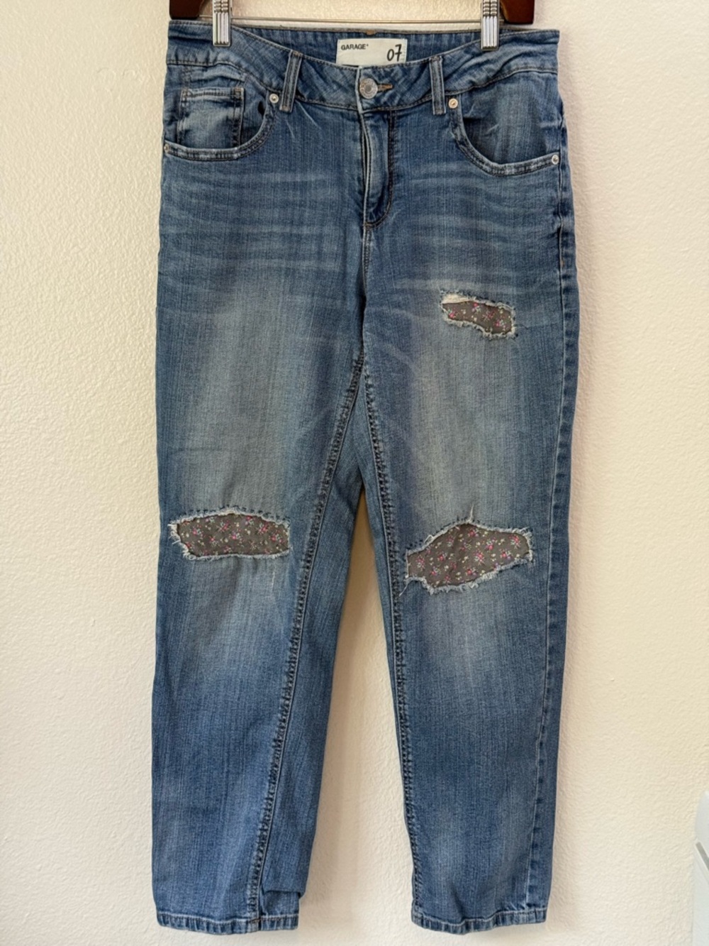 Garage Floral Patch Distressed Blue Girlfriend Jeans Size 07 Patchwork Skater